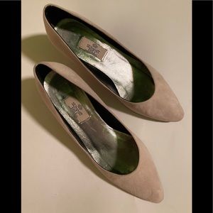 Summit Hill pale pink suede, 2” heel, 10m, $35.